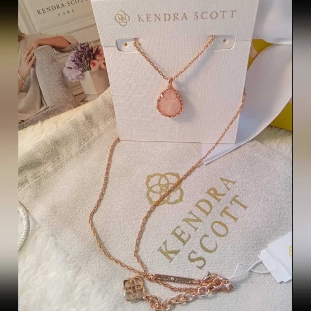 NWT KENDRA SCOTT MACRAME DEE PENDANT NECKLACE In Blushwood & Rose Gold